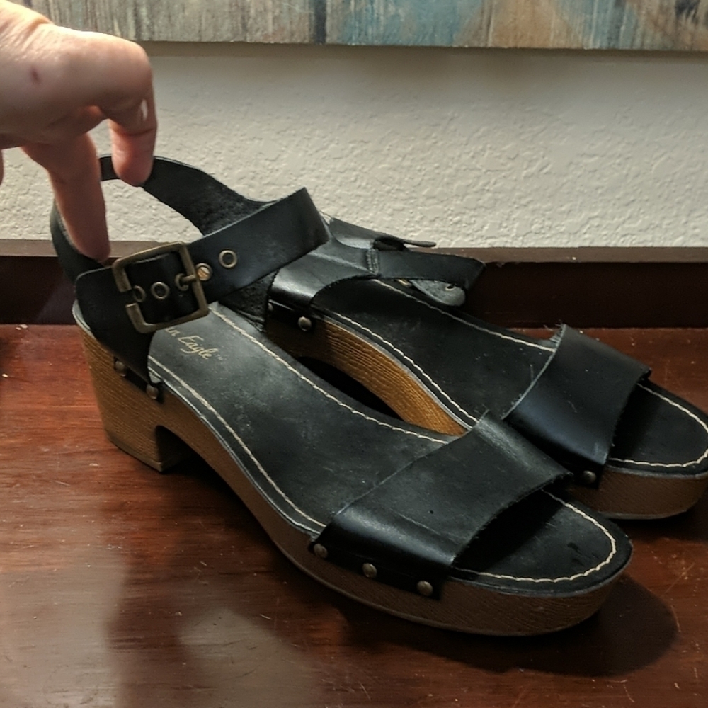 AMERICAN EAGLE Strappy Wooden Block Heel Sandals